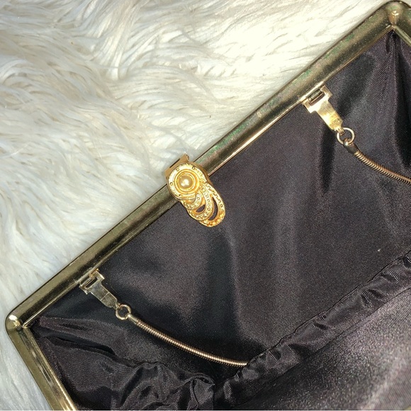 v i n t a g e :: Elegant Pearl Evening Metal Framed Purse Clutch - Picture 12 of 14